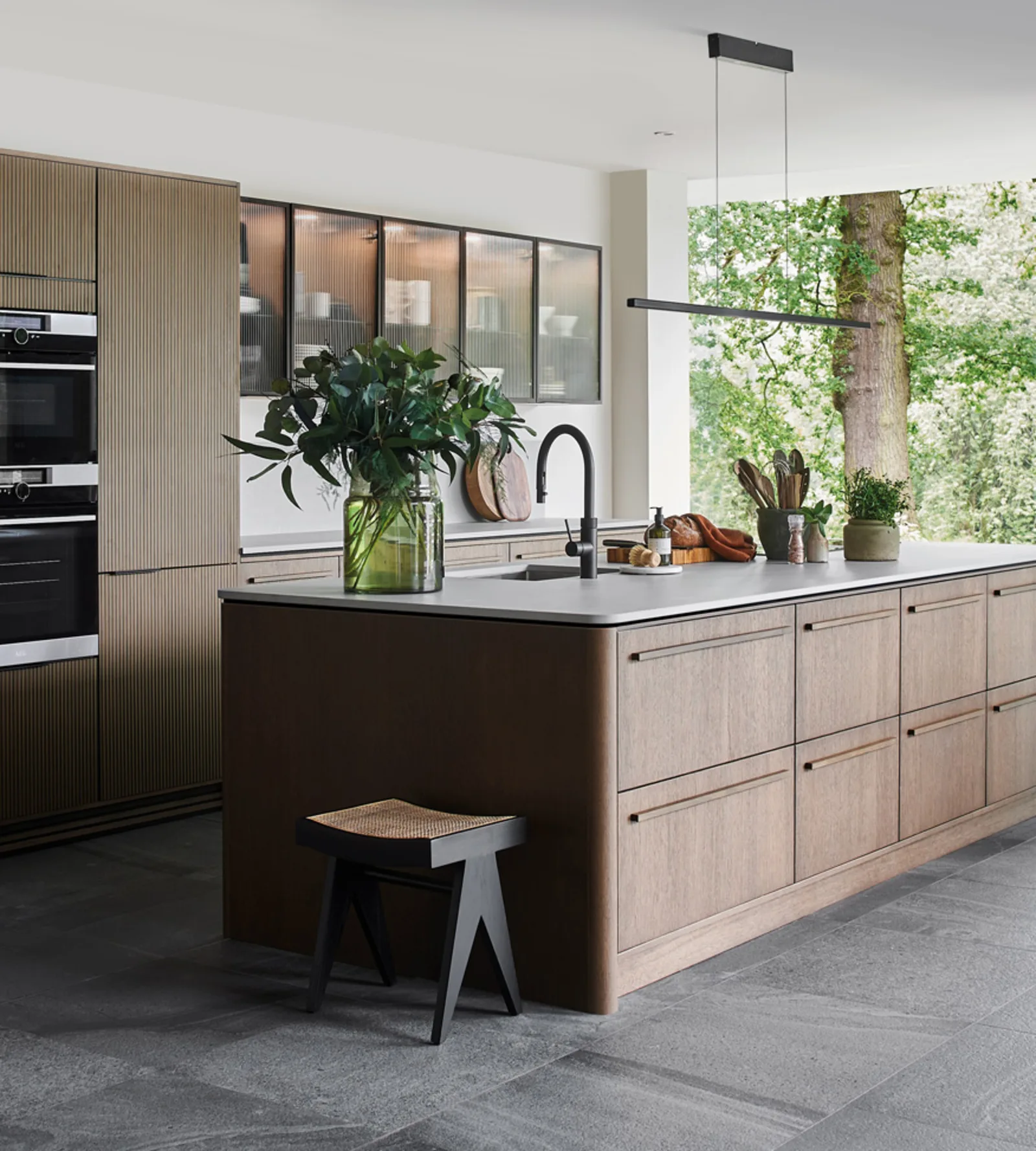 An open-concept high-tech luxury kitchen layout, seamlessly integrated with smart home technology for ultimate convenience.‍