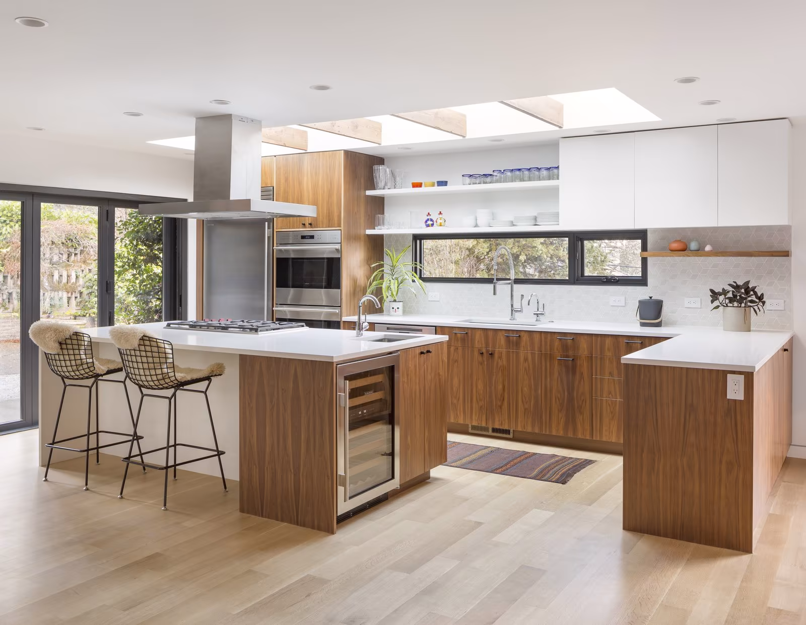 An exemplar of modern kitchen upgrades, showcasing both functionality and sophistication.‍