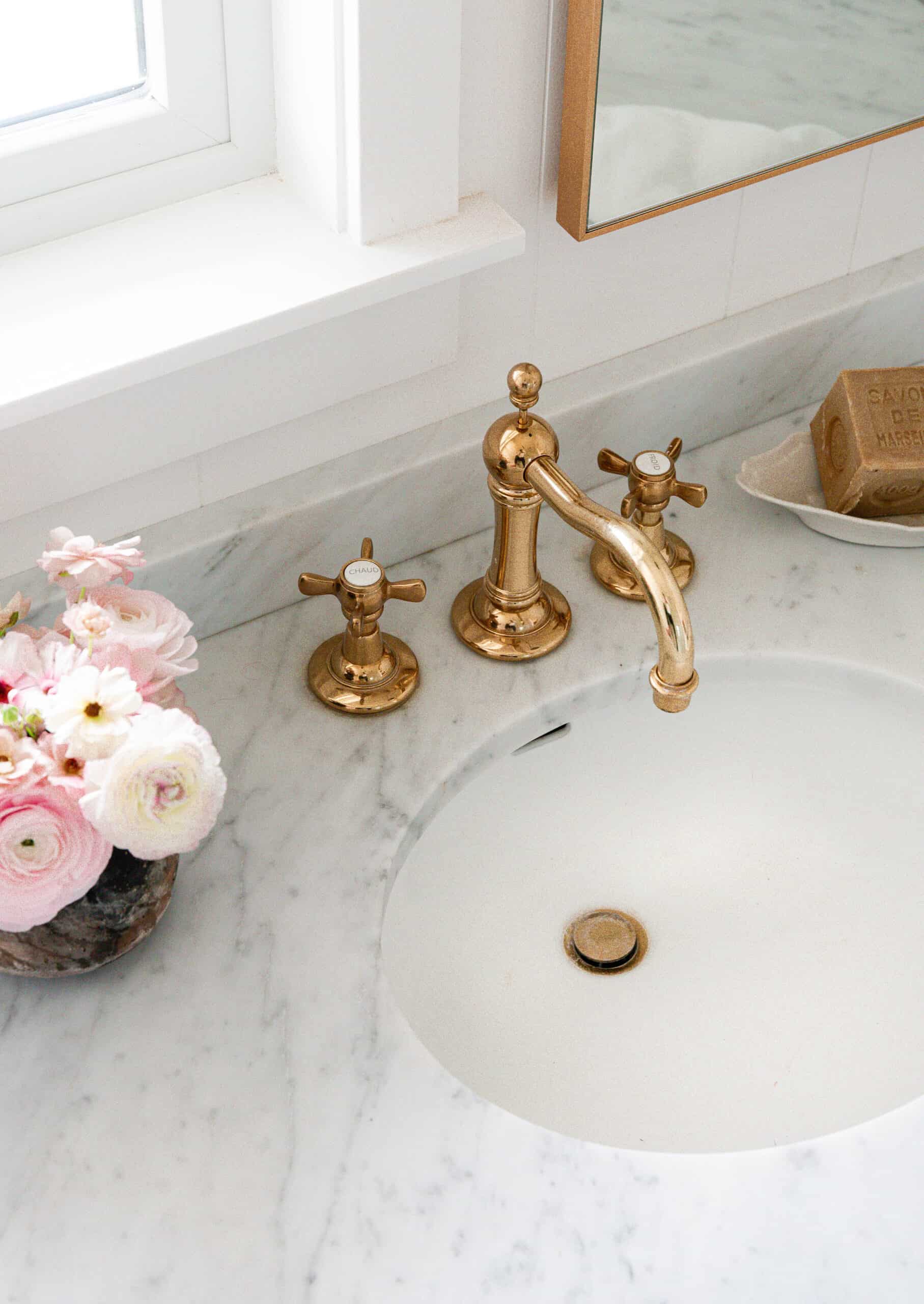 Brass faucets, with their inherent strength and versatility, stand as a beacon of both elegance and endurance.