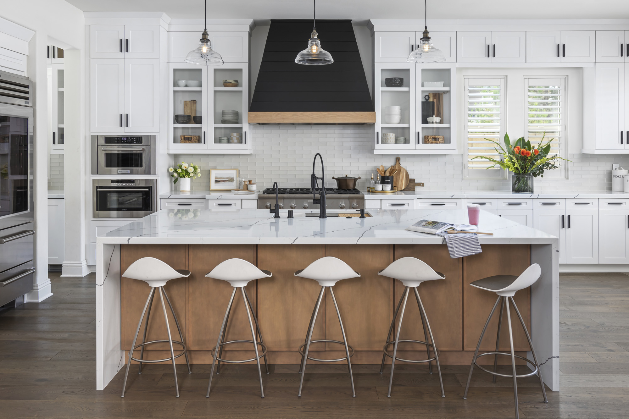 Elegant and versatile custom kitchen island, tailored to enhance kitchen dynamics and aesthetics.