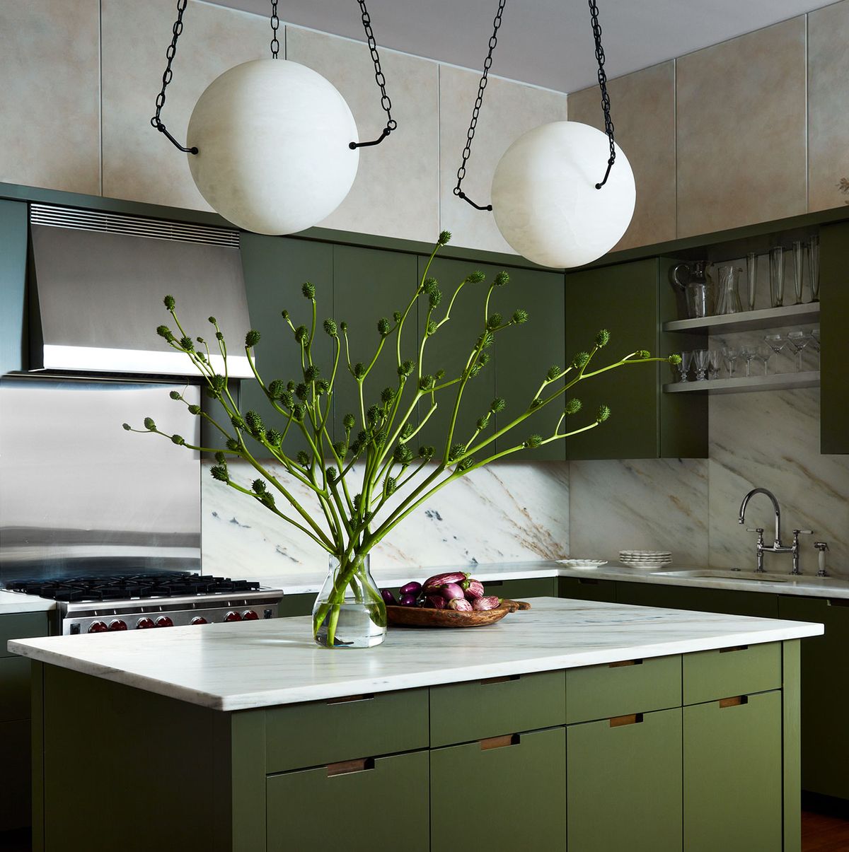 Elegant quartz and marble countertops, epitomizing luxury countertop design in bespoke kitchens.