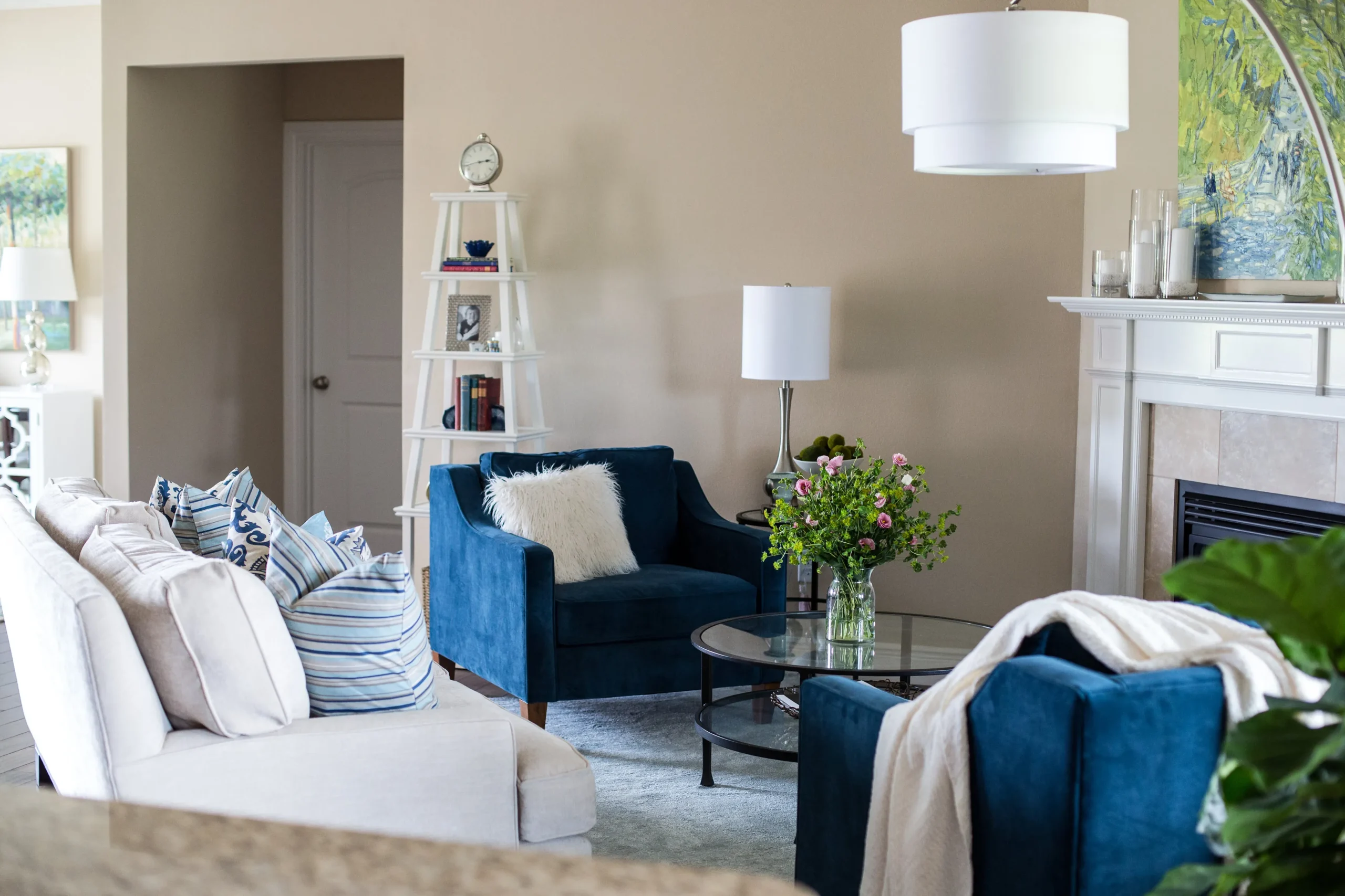 Discover the effect of light colors in expanding the visual space of small areas, creating a brighter, more open environment.
